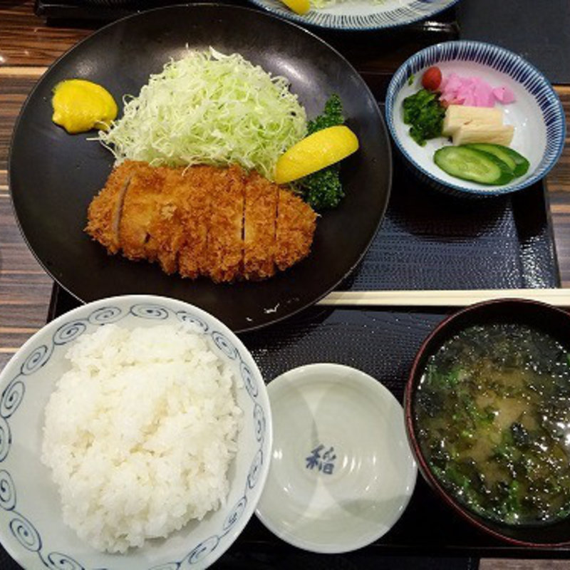 限定10食のヒレカツ昼定食(とんかつ稲 モザイクモール港北)