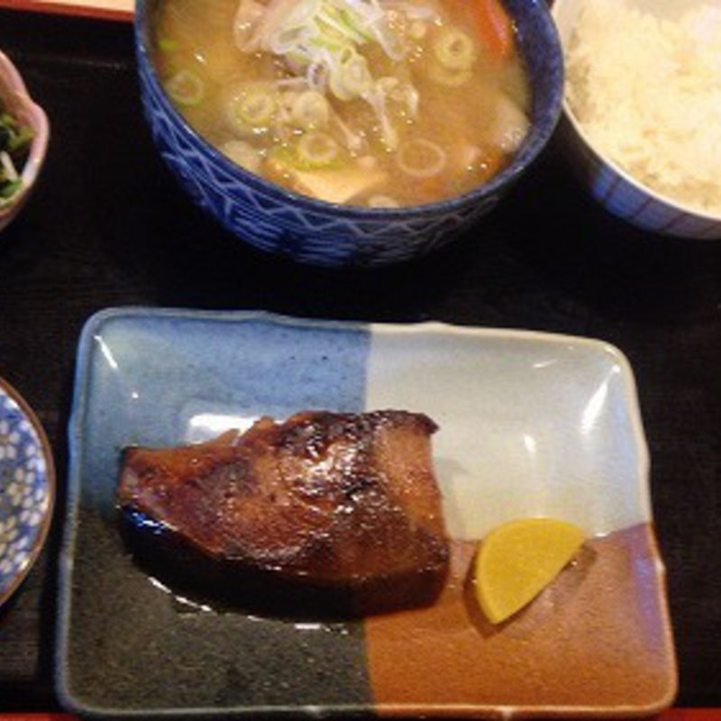 ブリ照り焼き、豚汁（ご飯少なめ）(千味レストラン)