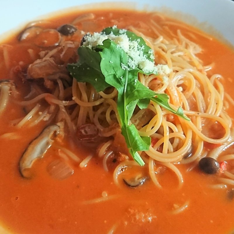 カニしめじルッコラのトマトクリームスパ(ボスケット （Ｂｏｓｃｈｅｔｔｏ）)