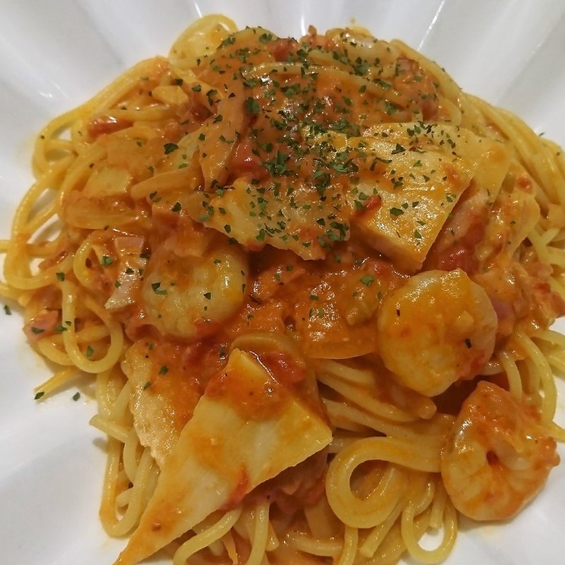 小エビとタケノコとチーズのトマトクリームソース(マンジャーレ )