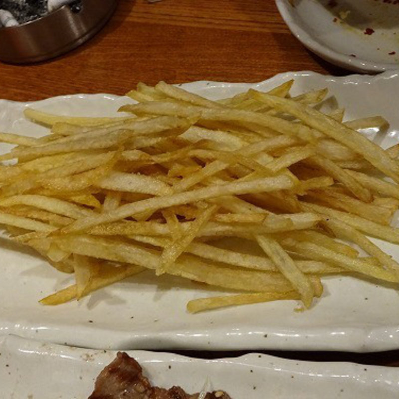 北海道特製トリュフ塩のフライドポテト(北海道マルハ酒場 御徒町一号店)