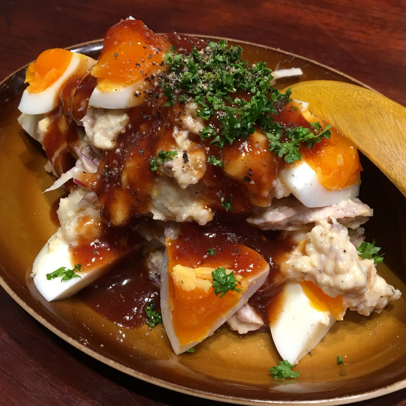 カルアピッグと半熟卵のポテトサラダ(アロハテーブル 赤坂)