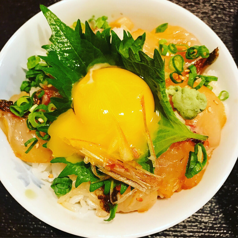 鯛漬け丼(博多うどん居酒屋 泰吉)