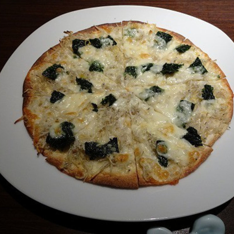 釜揚げしらすと岩のりのピッツア (佐島 関内馬車道店)