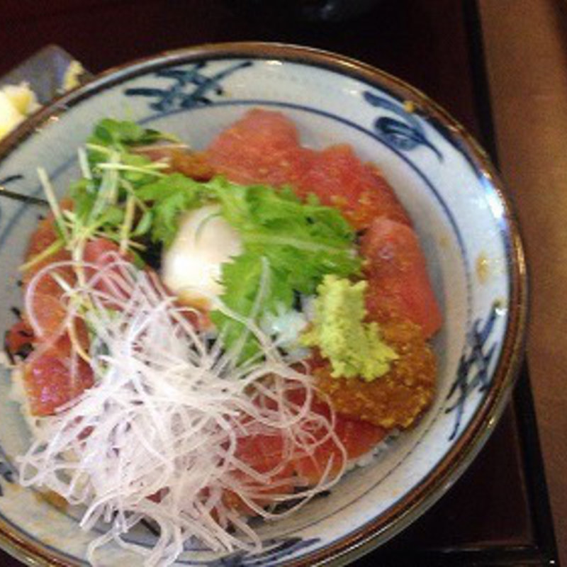 漬け鮪丼 温玉添え(ガーデンテラス )