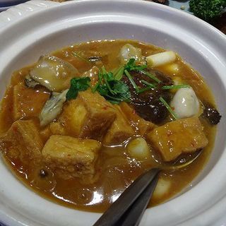 牡蠣と豆腐の家庭風煮込み(中華菜館 同發 本館 )