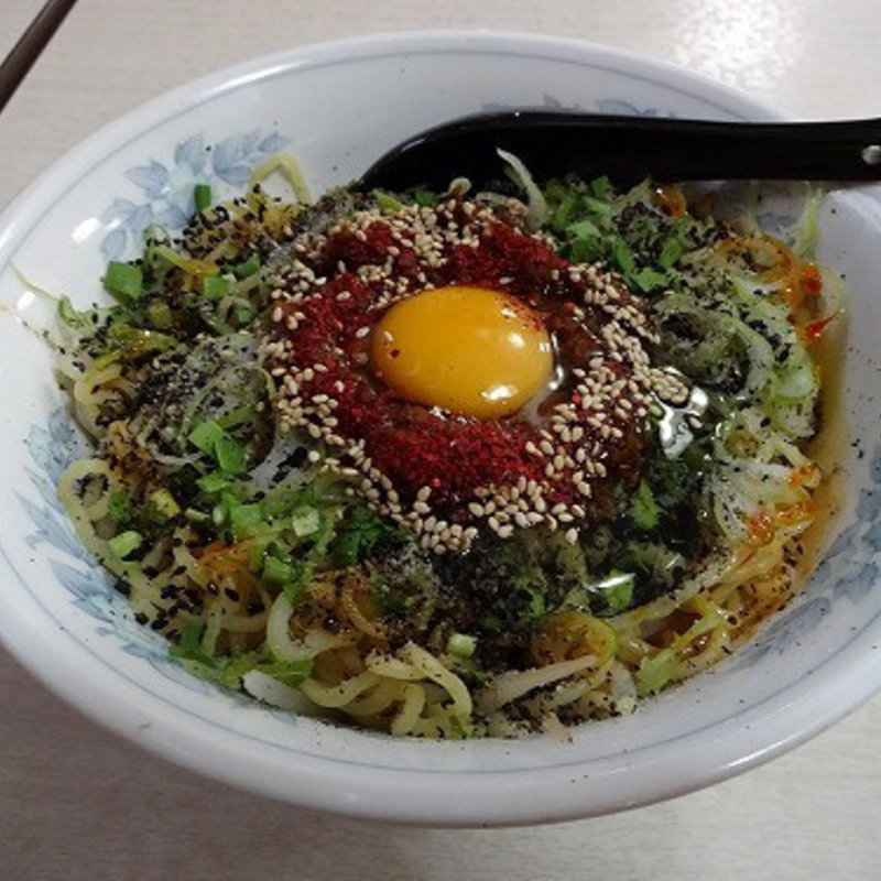 四川屋台の汁無し担々麺(津湘苑)