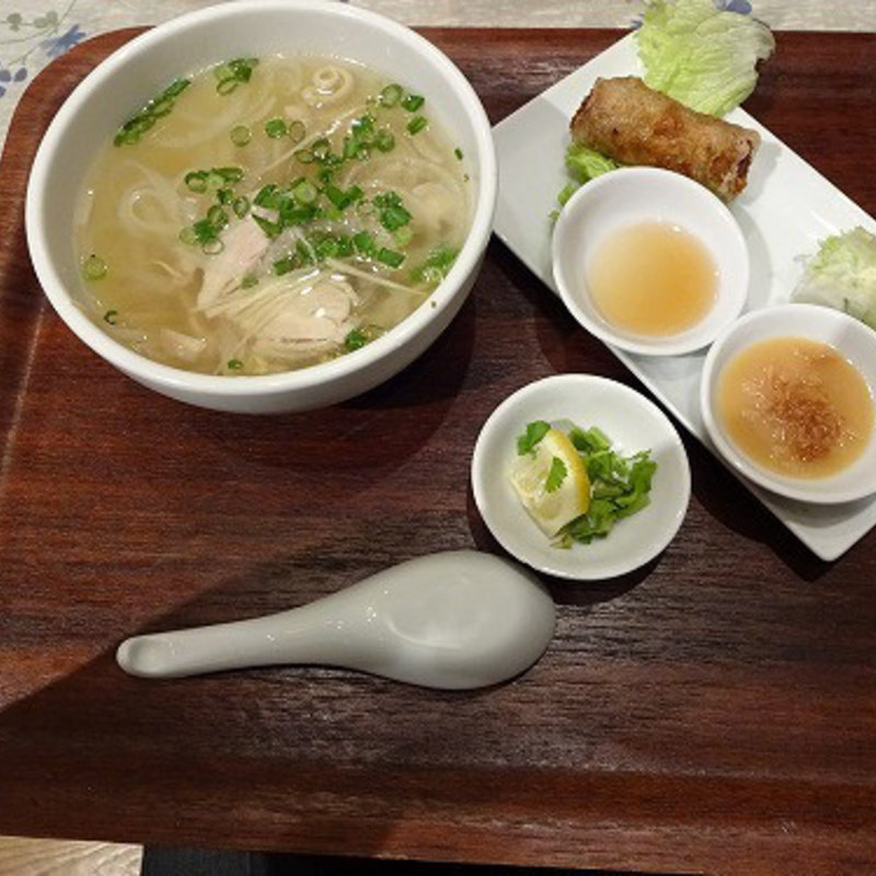 Rセット  ベトナムお好み焼きパインセオとフォーと生春巻のセット (とらや そごう横浜店)