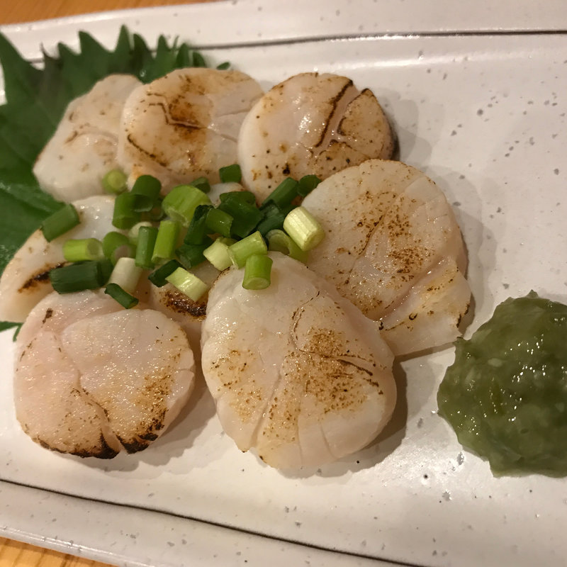 ホタテ貝柱の炙り刺し(海がすき)