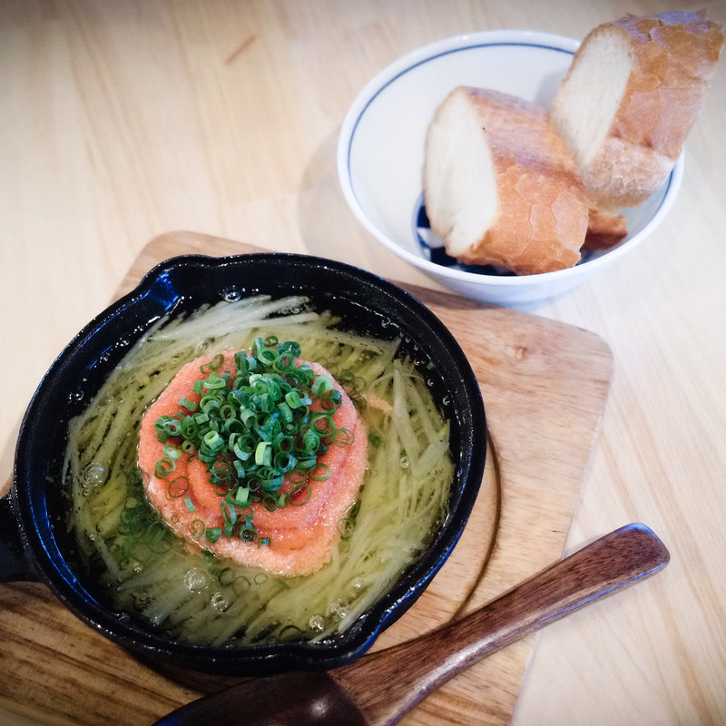 細切りポテトと博多明太子アヒージョ(バケット付)(博多ねりもん屋 ツクネスタンダード)