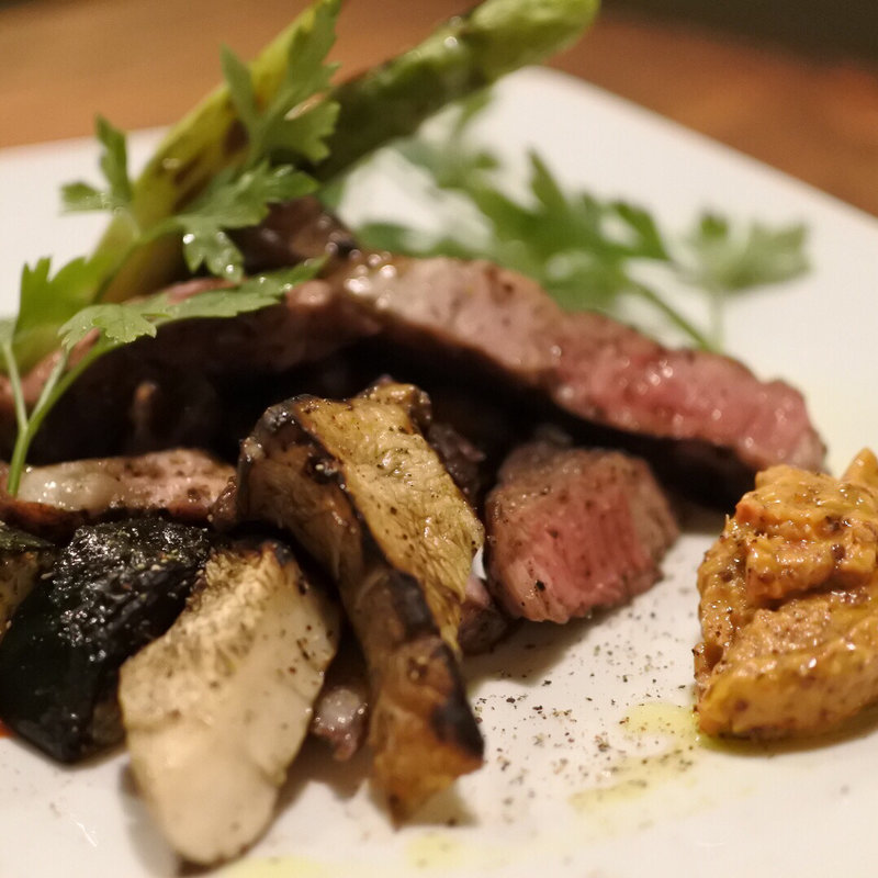 骨付き仔羊ロースステーキ(炭火イタリアン CARBO)