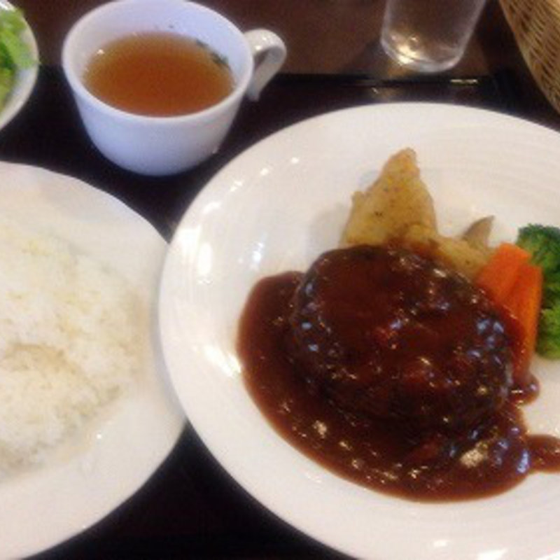 ビーフ100%ハンバーグ (ガーデンテラス )