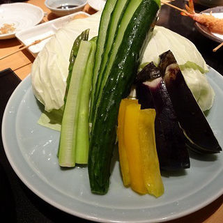 生野菜の盛り合わせ (魚王KUNI 下北沢)