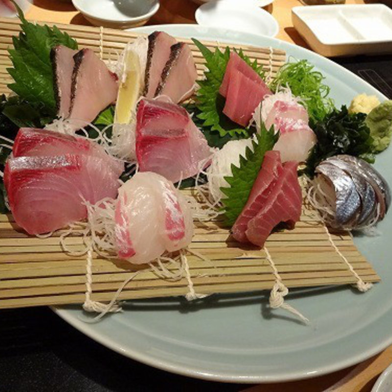 鮮魚の刺身盛り合わせ (魚王KUNI 下北沢)