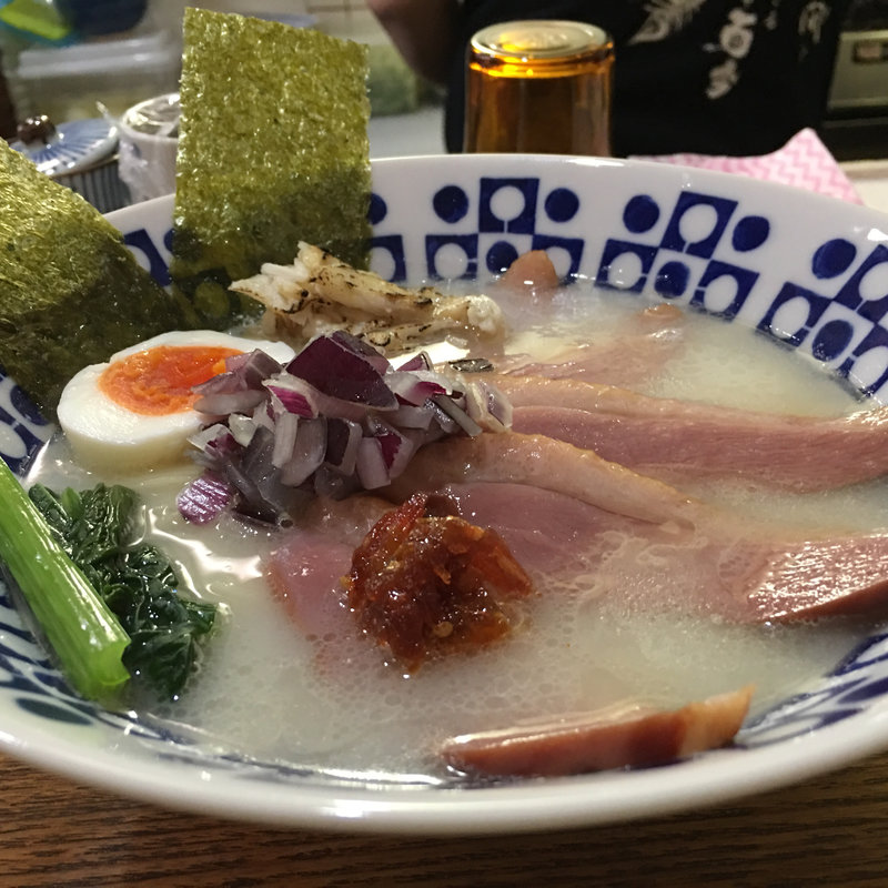 鯛カマと鴨肉ウユニ塩湖の塩で(真鯛らぁー麺 日より)