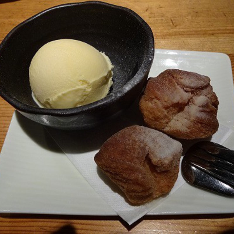 サーターアンダギー・アイス添え(鶏まる 横浜店 )