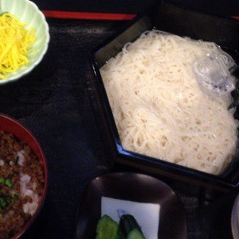ソーメン肉そぼろ丼(あざみ)
