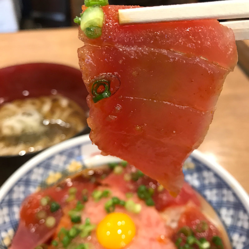 まぐろユッケ丼(磯丸水産 梅田お初天神前店)