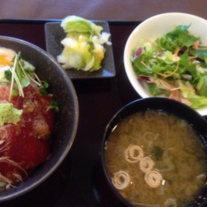 鮪むぎとろろ丼(ガーデンテラス )