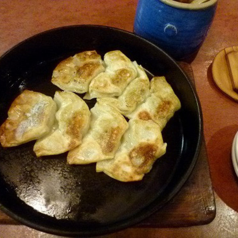 鉄鍋ひとくちギョーザ(八仙閣 杏仁坊 （ハッセンカク アンニンボウ）)