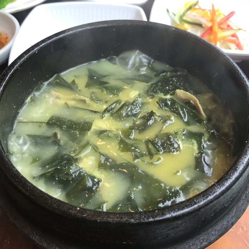 牛カルビワカメスープ(五福ミヨッ)