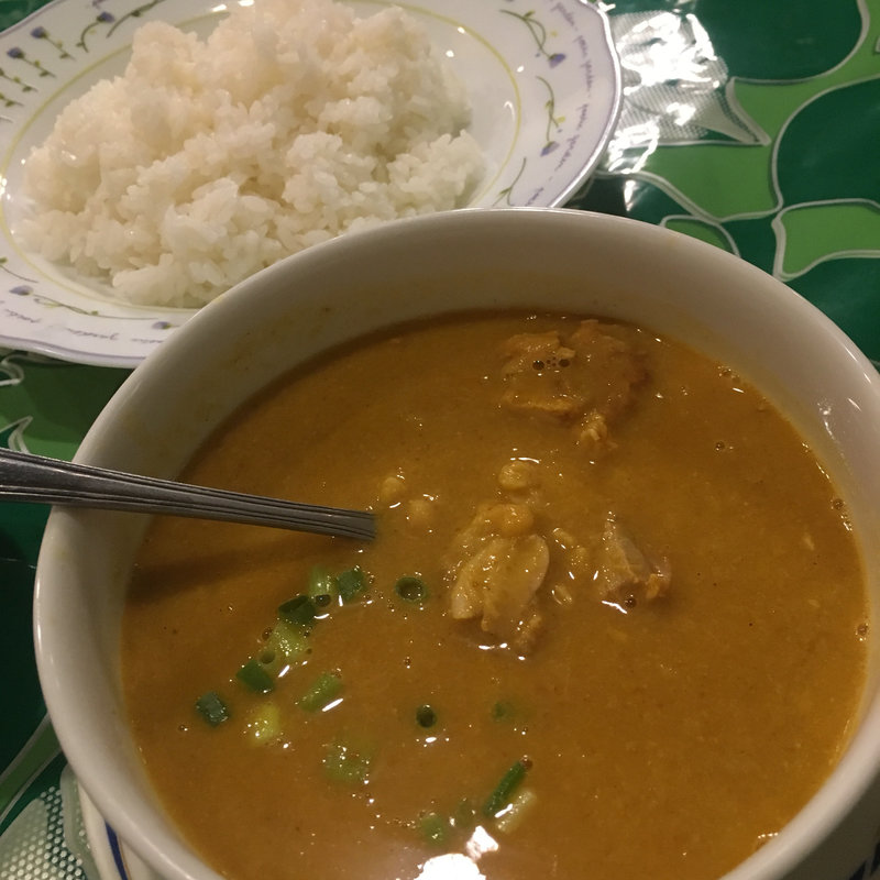ヒヨコ豆と鶏肉のカレー(ミンガラバー （MINGALABA）)