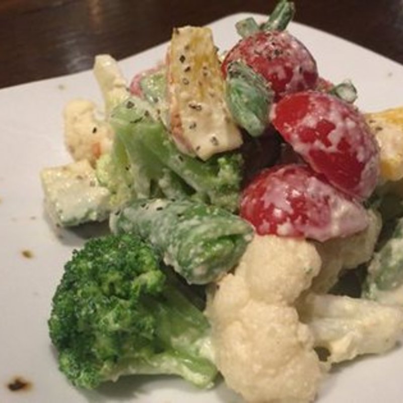 彩り野菜とアボカドのシーザーサラダ(瑠璃庵 （るりあん）)