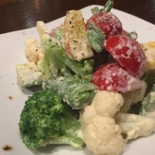 彩り野菜とアボカドのシーザーサラダ(瑠璃庵 （るりあん）)