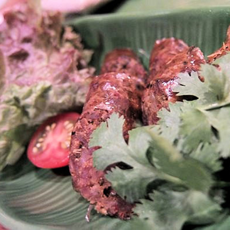 サイウア（豚ひき肉とタイハーブのソーセージ）(亜細亜民芸　きらきら )