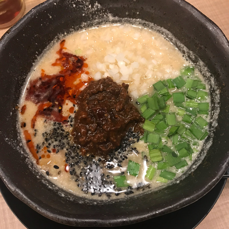 担々麺ハーフ(ロンフーダイニング 博多1番街店)