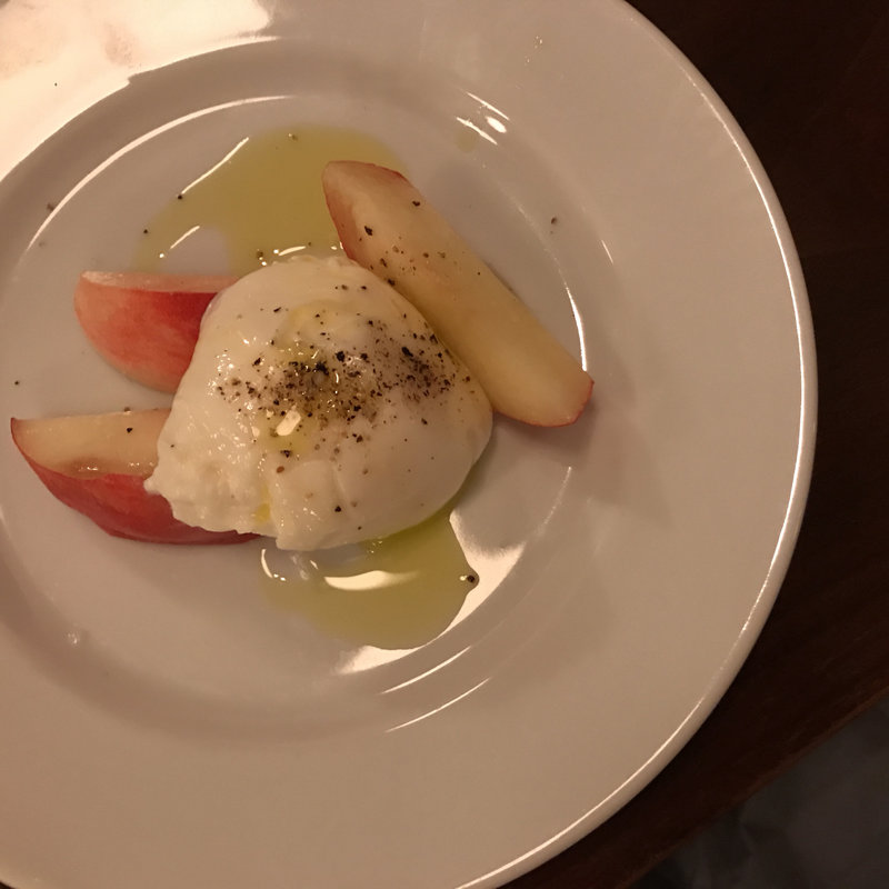 ももとブッラータチーズ(ル・キャバレ)