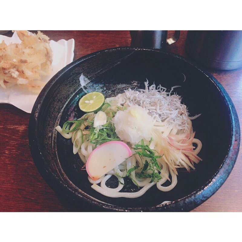 しらすとすだちのうどん(里のうどん 鎌倉店)