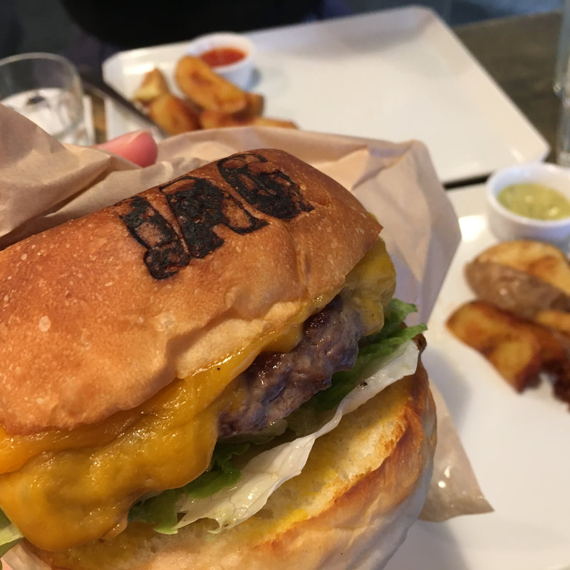 チーズバーガー(jagbar potato & hanburger)