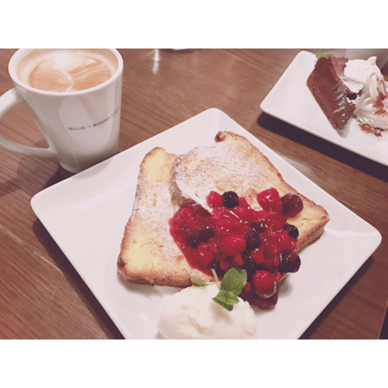 ベリーフレンチトースト アイス(ブルーブックスカフェ （BLUE BOOKS cafe）)