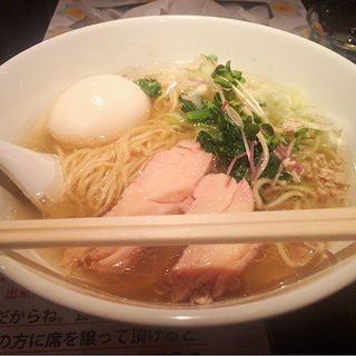 味玉入り塩生姜らー麵(塩生姜らー麺専門店MANNISH 淡路町本店)