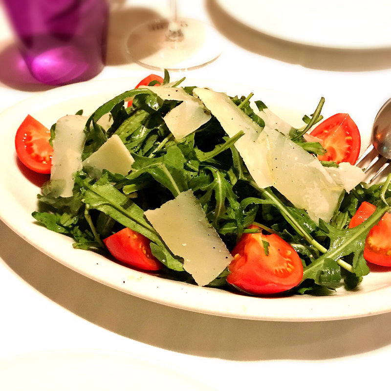 ルッコラ フルーツトマト パルミジャーノチーズのサラダ(イル ルポーネ)