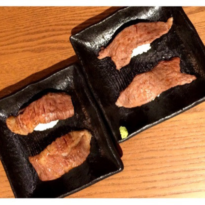 赤身炙りとトロ炙りの食べ比べ(鉄板串 いってつ 福島店)