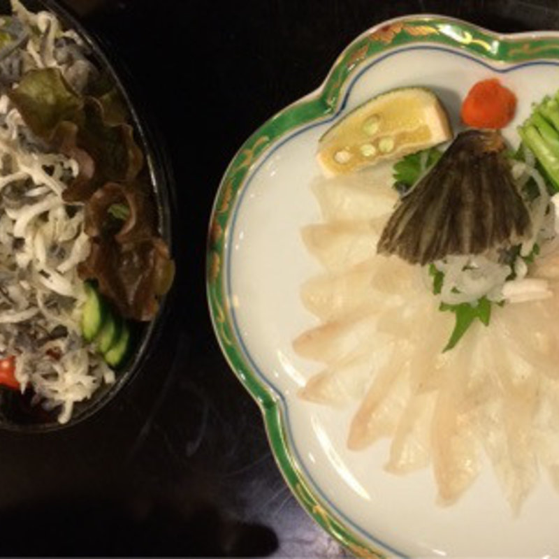 てっちりと河豚皮サラダ(元祖瓦そば たかせ 本館 （がんそかわらそば たかせ）)