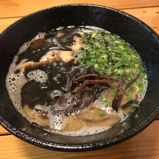 黒ラーメン(麺や 五右衛門)