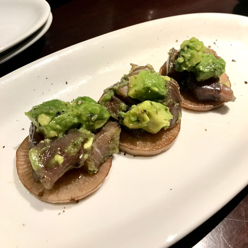 マグロの低温ミーキュイとアボカド・大根のステーキ(明治屋ワイン亭)