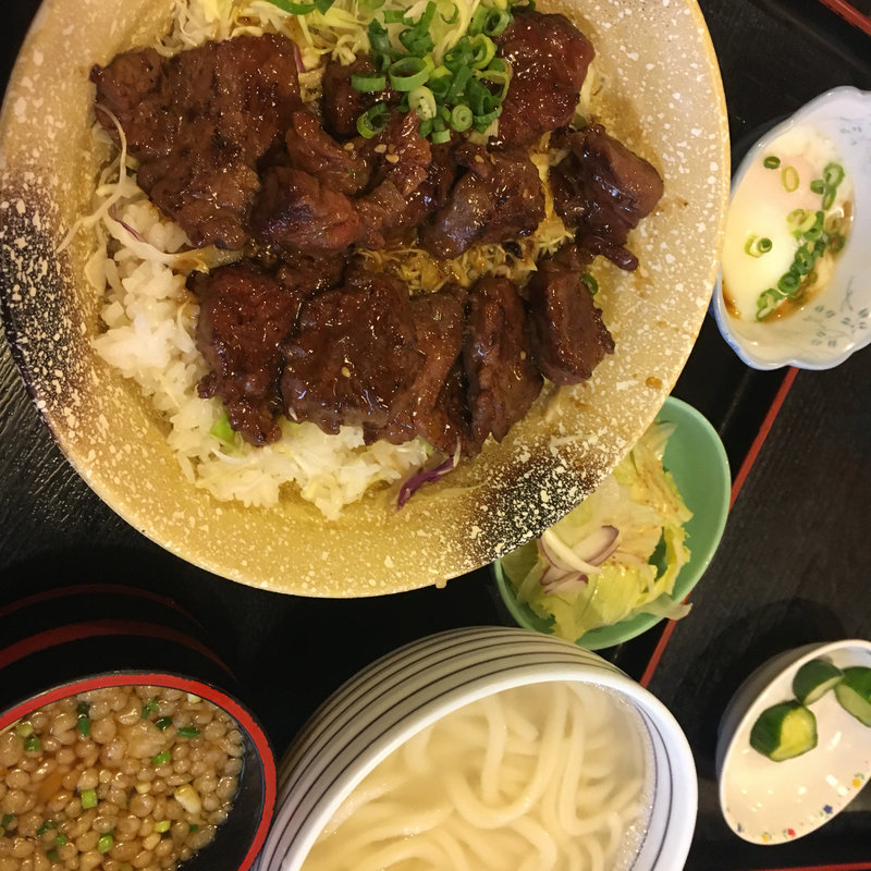 ステーキ丼と釜揚げうどん(小丸新茶屋 高鍋本店 )