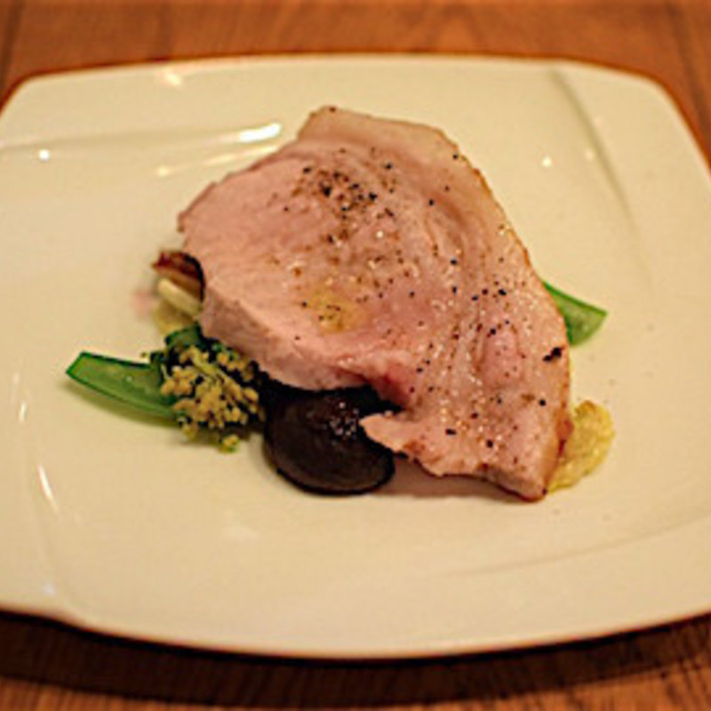 白身魚のグリル　赤ワインソース(ビストロシロ)