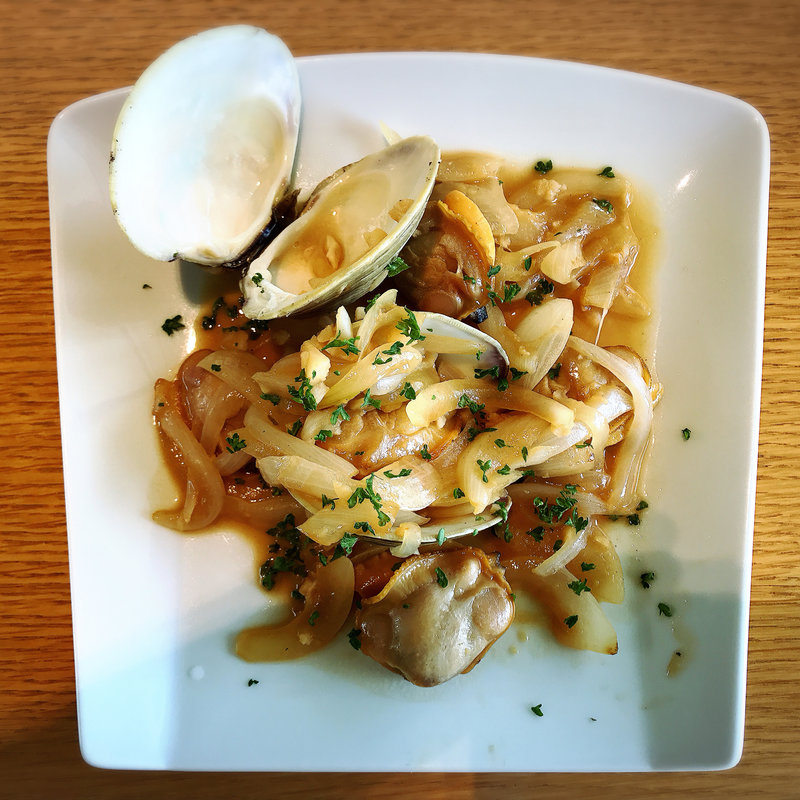 ホンビノス貝のガーリックバターソテー(エーダブリューキッチン トゥエンティートゥ 富津BRISTOL HILL （AWkitchen 22）)