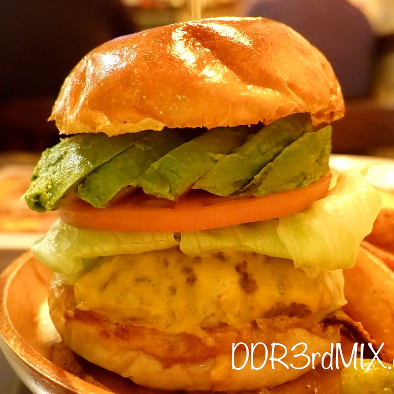 アボカドチーズバーガー(HamBARger Basement KINSHICHO)