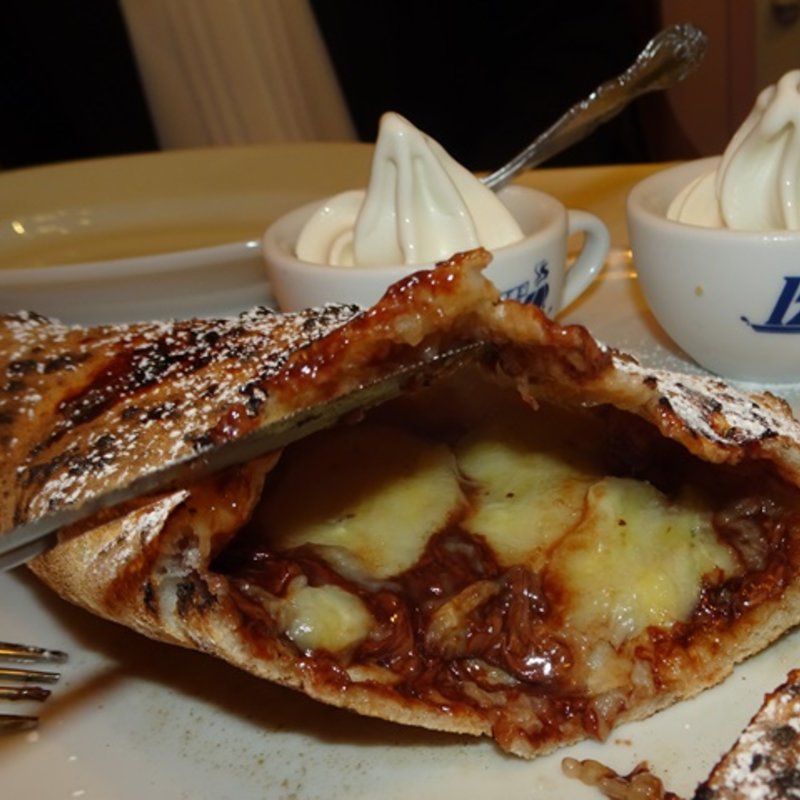 完熟バナナとチョコレートのドルチェピッツァ(ピッツェリア恭子)