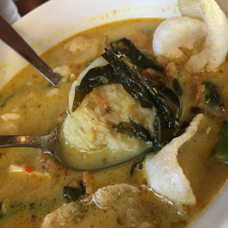 Lontong/Rice Cake W Curry (メラプティ カフェ （Merah Putih Cafe）)
