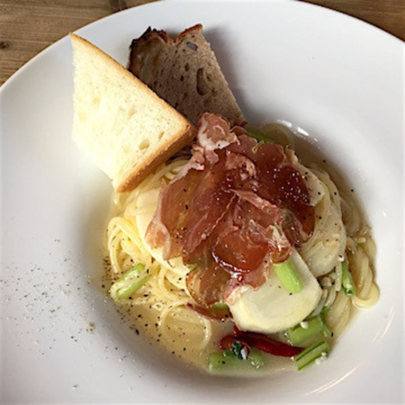 生ハムと蕪のペペロンチーニスパゲッティー( TOLO COFFE&BAKERY(トロ コーヒーアンドベーカリー))