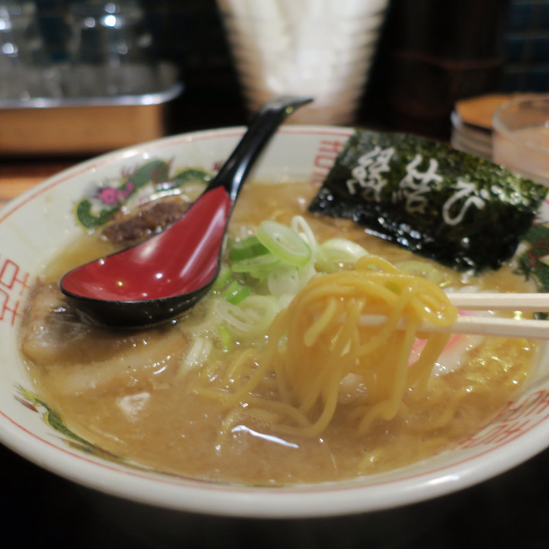 しあわせラーメン　熱っ熱旨とんこつしょうゆ味(花丸軒 法善寺店)