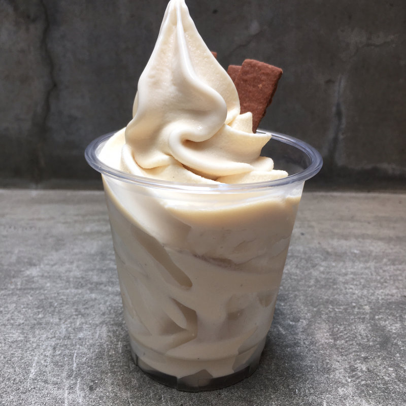 ヴィーガンソフトクリーム(パーラー エイタブリッシュ)