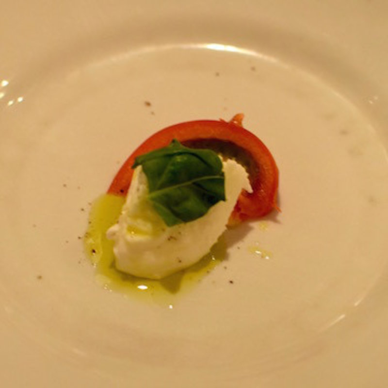 水牛モッツァレラとフルーツトマトのカプレーゼ(トルッキオ )